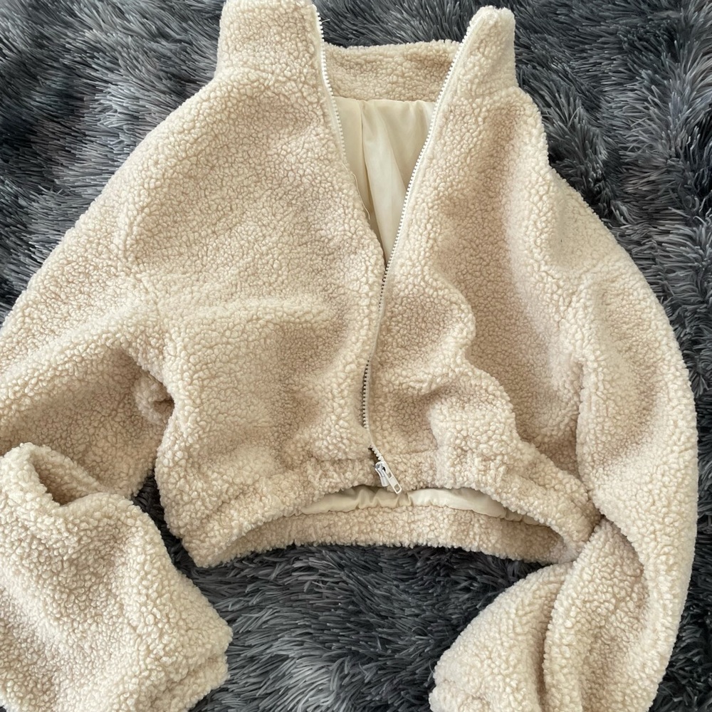Cropped teddy coat with zipper so trendy perfect quality worn once